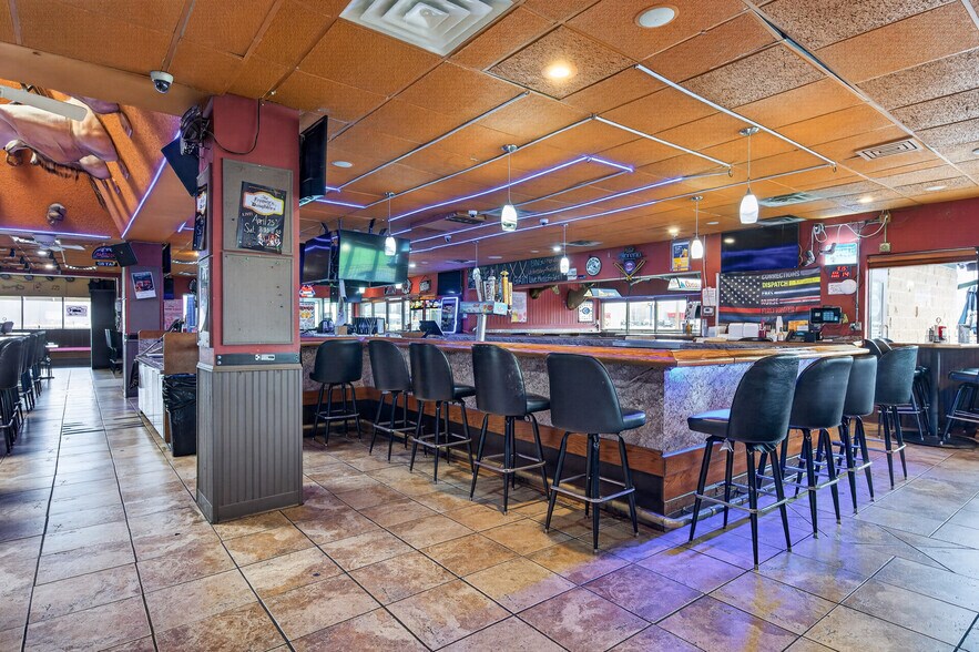 More Photos Of 17646 NE Central Ave, Ham Lake Restaurant For Sale