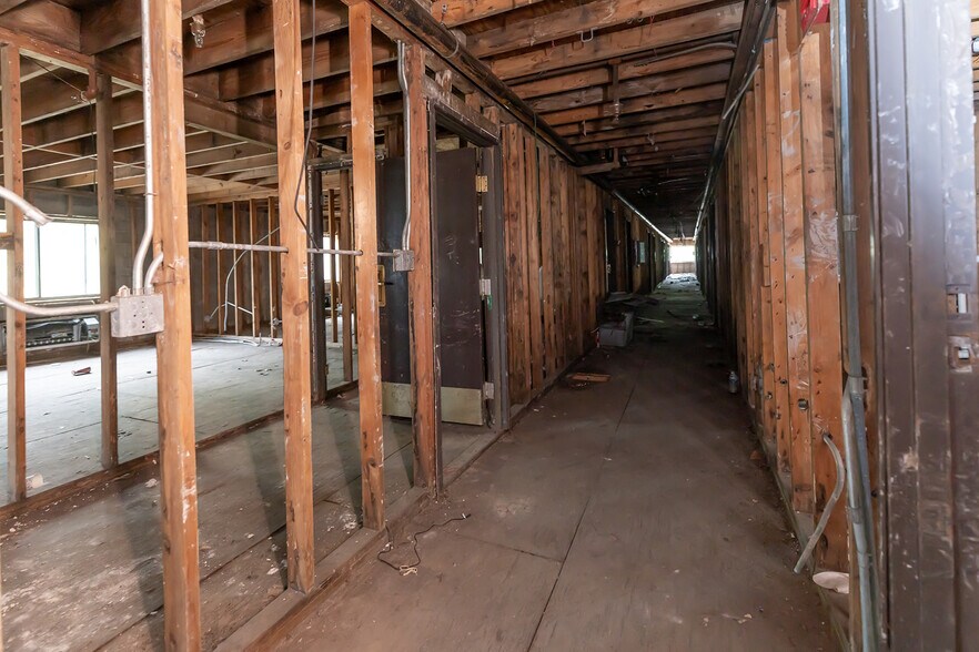 More Photos Of 6020 Shelby Oaks Dr, Memphis Hotel For Sale