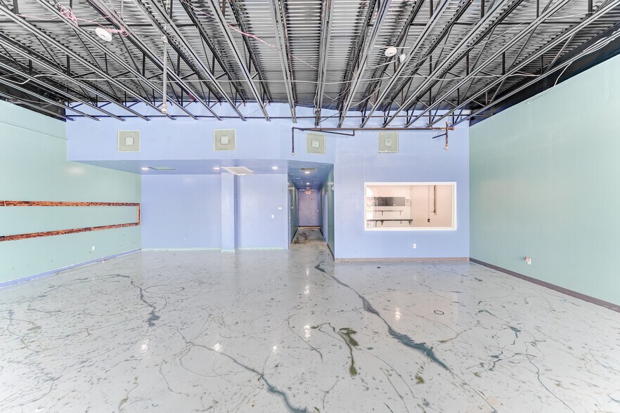 More Photos Of 324 Fm-1960 Rd, Houston General Retail For Sale