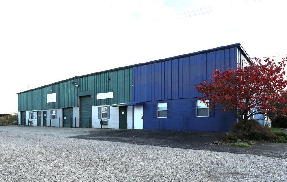 Primary Photo Of 2300 E Kemper Rd, Cincinnati Warehouse For Lease