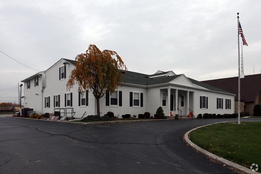 More Photos Of 701 Main St, Walbridge Funeral Home For Sale