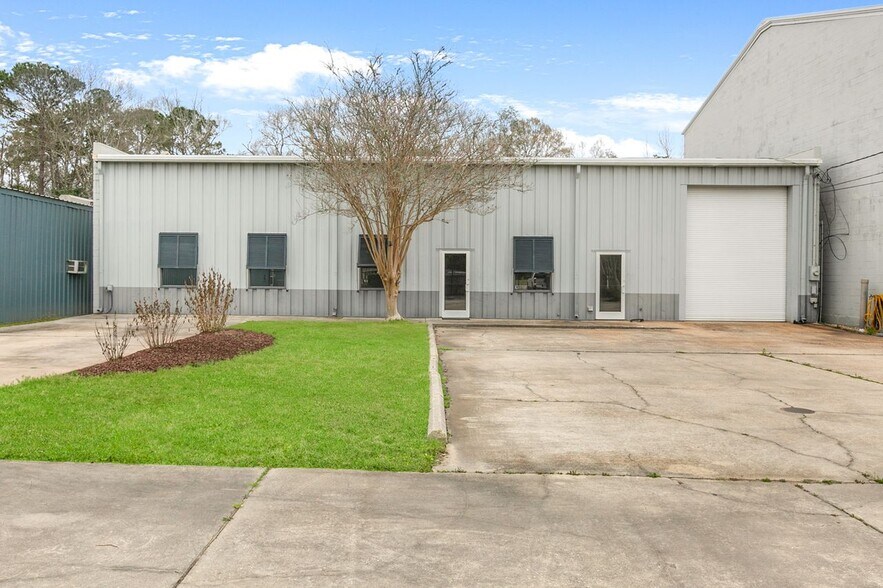 Primary Photo Of 1226 Fremaux Ave, Slidell Distribution For Lease