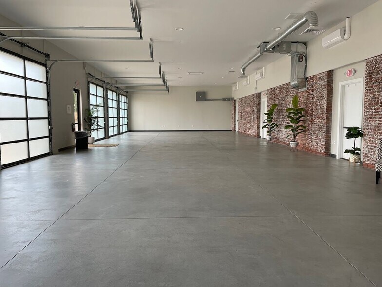 More Photos Of 5025 E Kellogg Dr, Wichita Office For Sale