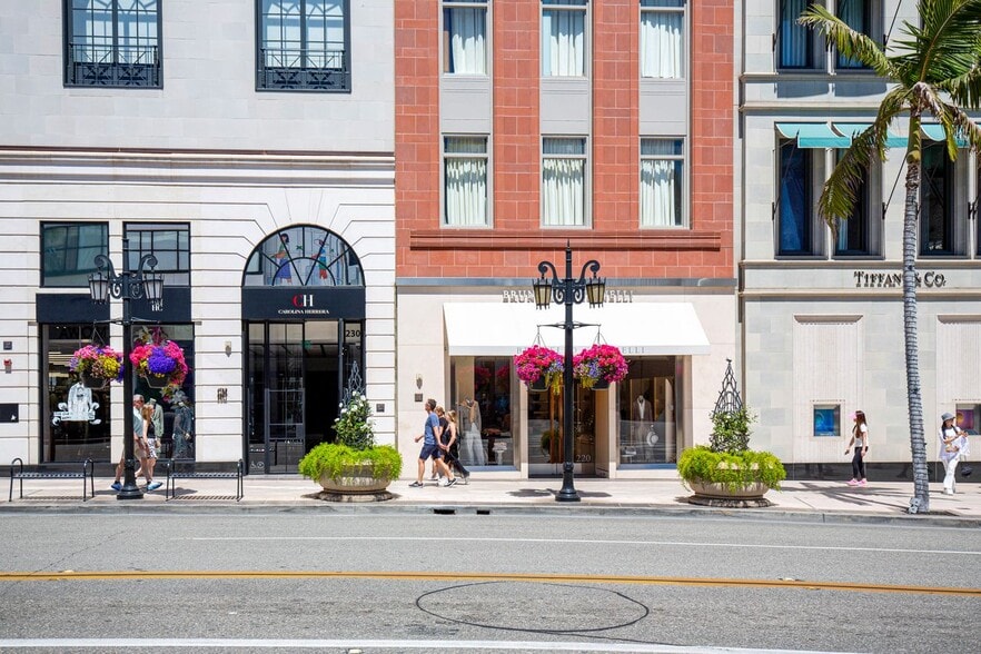 More Photos Of 202-270 N Rodeo Dr, Beverly Hills Storefront For Lease
