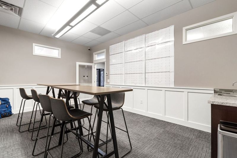 More Photos Of 236 River Vista Pl, Twin Falls Office For Lease