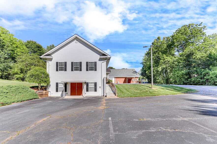 More Photos Of 415 Fisk Ave, Demorest Medical For Sale