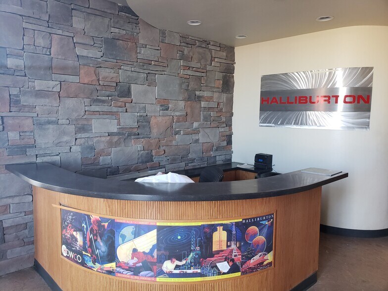 More Photos Of 420 Halliburton Dr, Williston Industrial For Lease