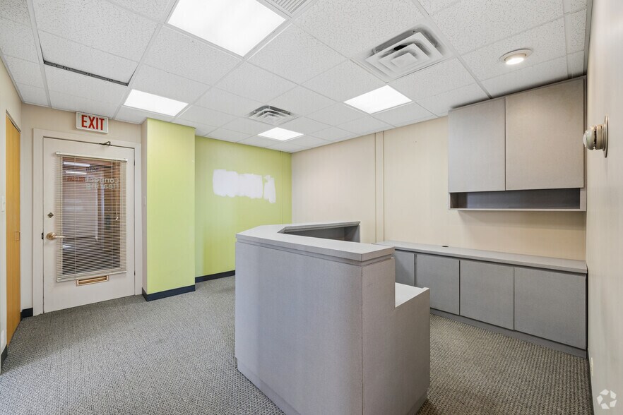 More Photos Of 111 N Wabash Ave, Chicago Office For Sale