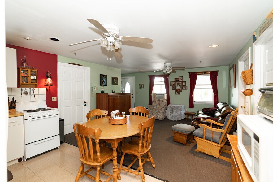 More Photos Of 8 Jennifer Dr, Merrimack Flex For Sale