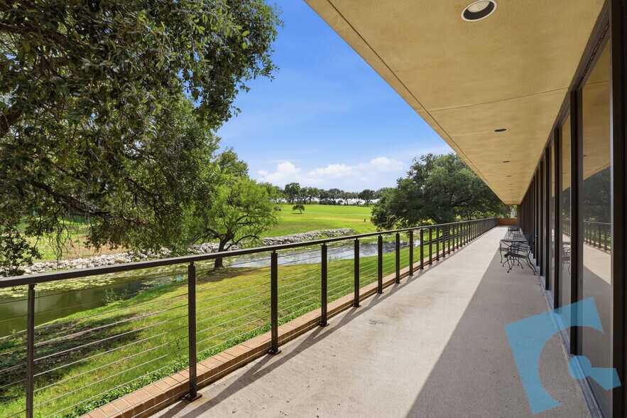 More Photos Of 250 Decker Dr, Irving Office For Lease