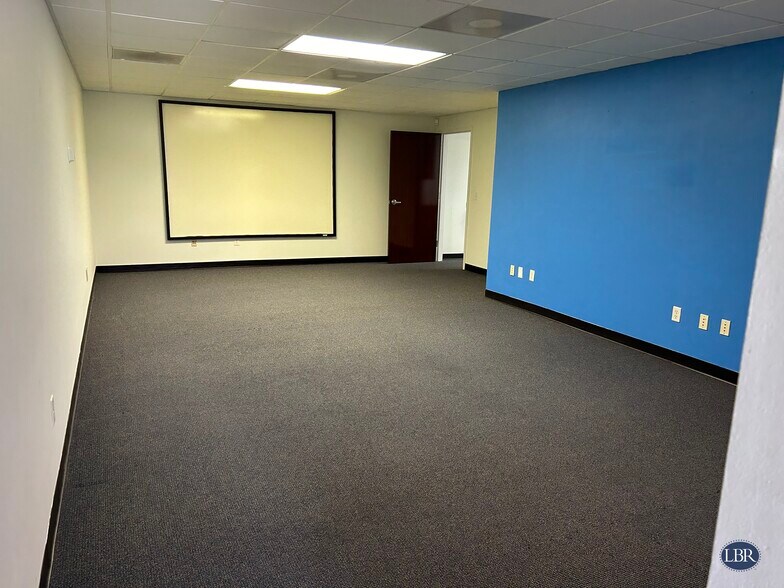 More Photos Of 1990 W New Haven Ave, Melbourne Office For Lease