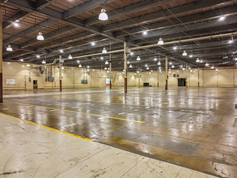 More Photos Of 705 E 2nd St, Stevenson Industrial For Lease