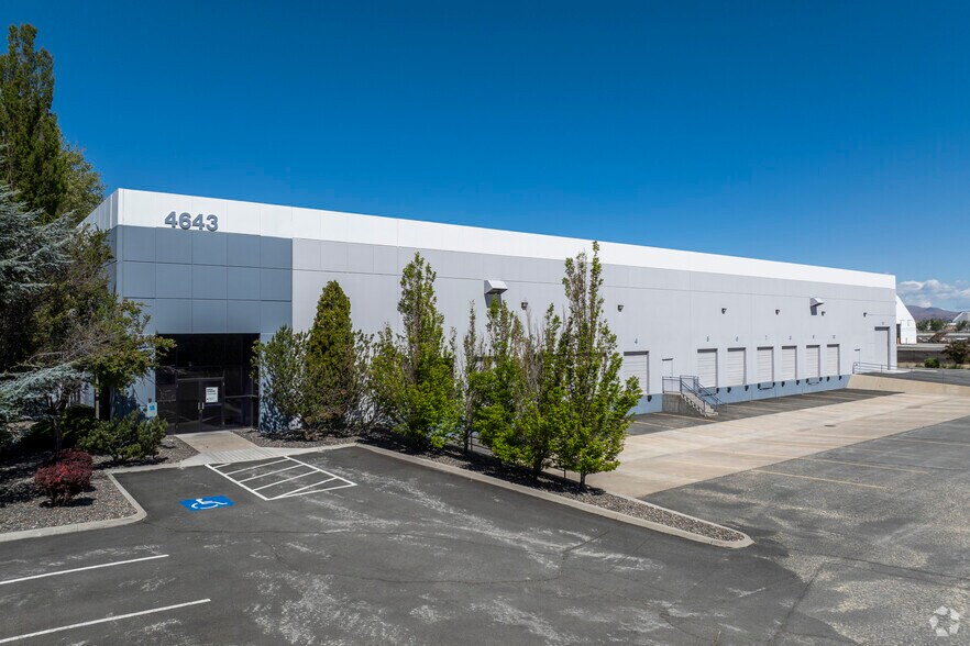More Photos Of 4643 Aircenter Cir, Reno Manufacturing For Lease