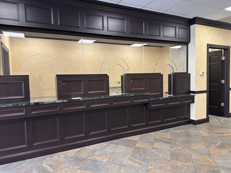 More Photos Of 227 Smith St, Brooklyn Storefront For Lease