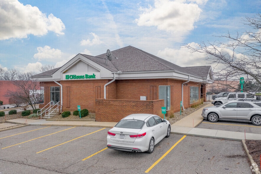 More Photos Of 1165 E Waterloo Rd, Akron Bank For Lease