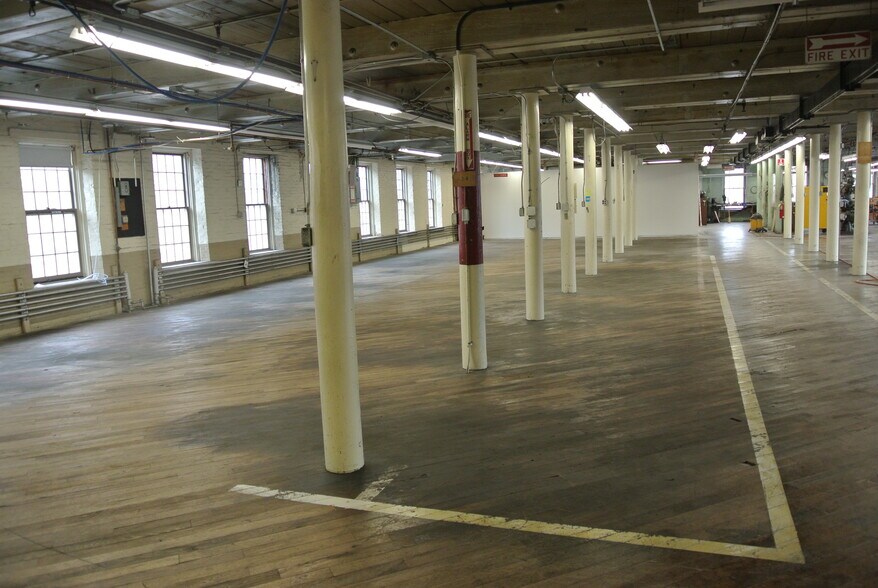 More Photos Of 37 Greenwoods Rd, New Hartford Manufacturing For Lease