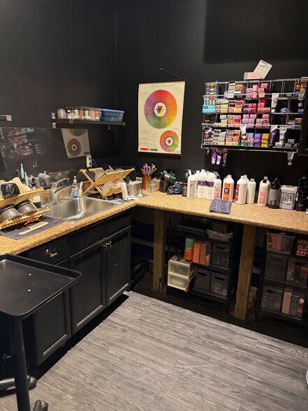 More Photos Of 2209 E State St, Rockford General Retail For Lease