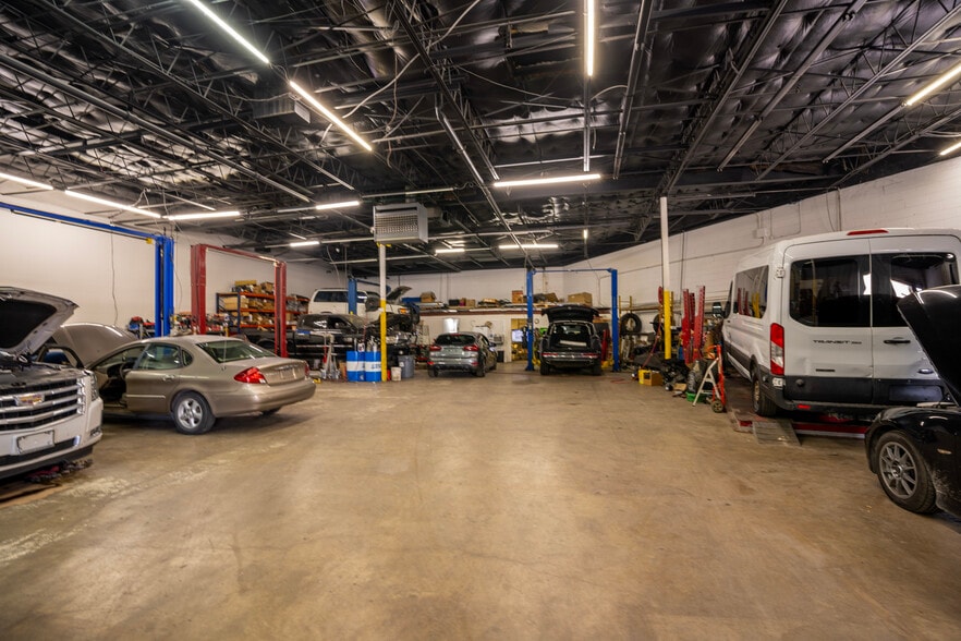 More Photos Of 1365 Regal Row, Dallas Distribution For Sale