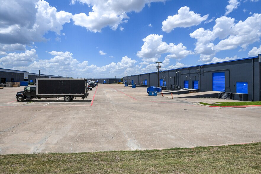 More Photos Of 6420-6428 Wuliger Way, North Richland Hills Unknown For Lease