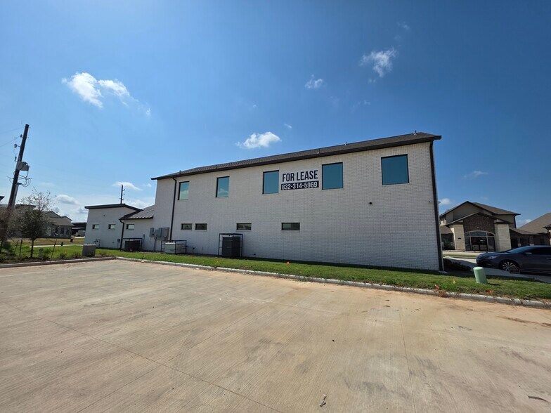 More Photos Of 142 Bella Katy Dr, Katy Medical For Lease