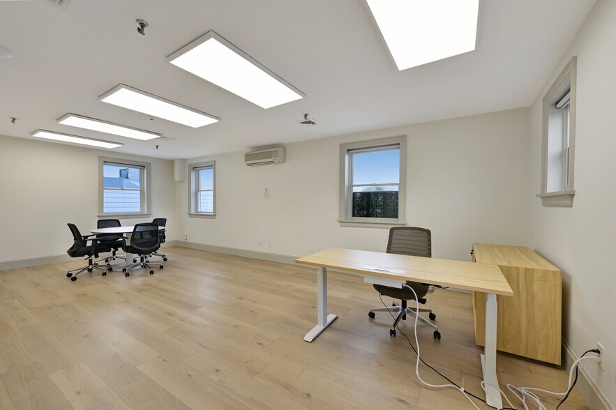 More Photos Of 53-55 Newtown Ln, East Hampton Storefront Retail Residential For Sale