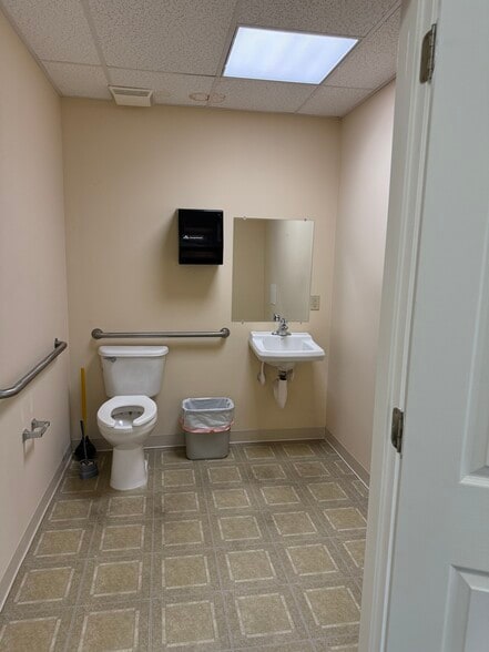 More Photos Of 180 Prosperity Dr, Winchester Flex For Sale