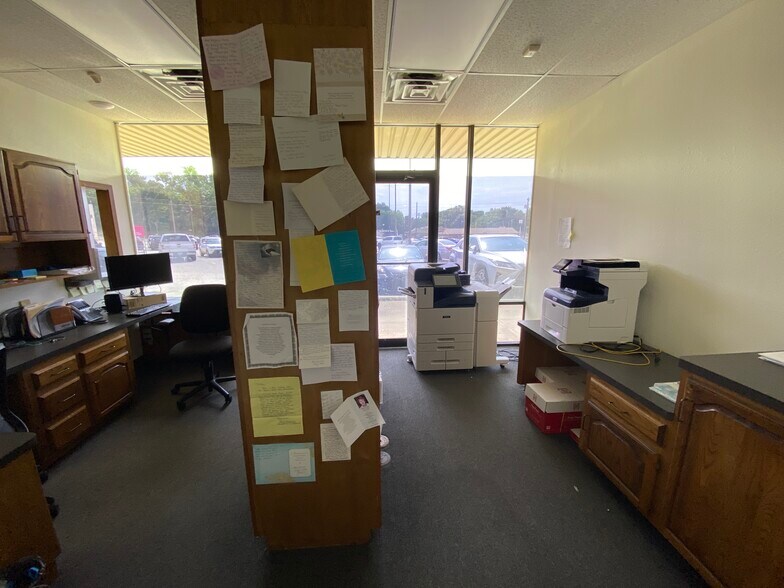 More Photos Of 321 E Spring St, Palestine Unknown For Lease