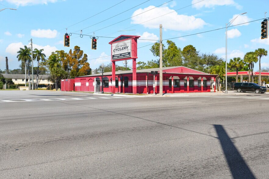 More Photos Of 3630 Cleveland Ave, Fort Myers Freestanding For Sale