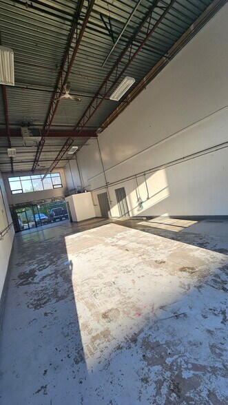 More Photos Of 1833 Coast Meridian Rd, Port Coquitlam Warehouse For Sale