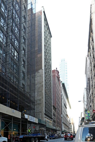 More Photos Of 21 W 38th St, New York Office For Lease