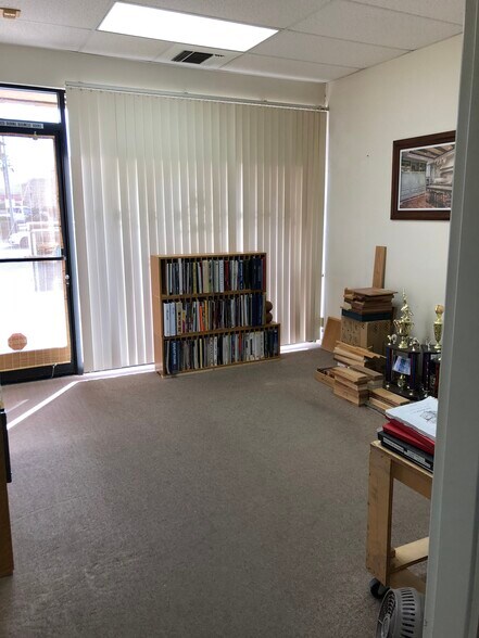 More Photos Of 77876 Wildcat Dr, Palm Desert Warehouse For Lease