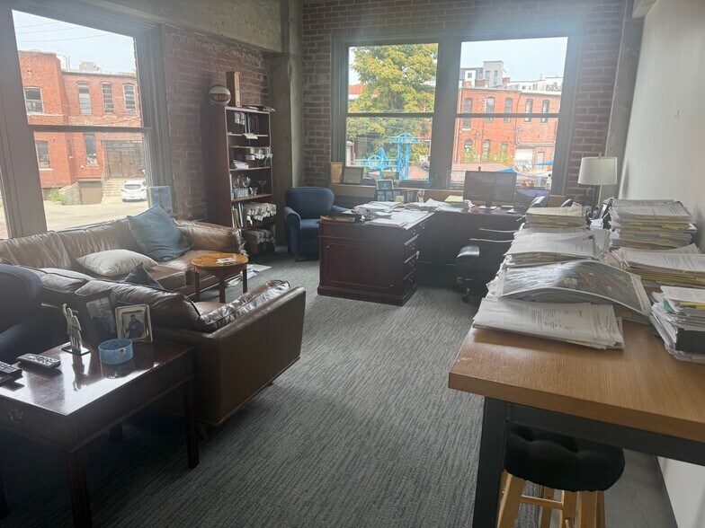 Primary Photo Of 2100 Central St, Kansas City Office For Lease