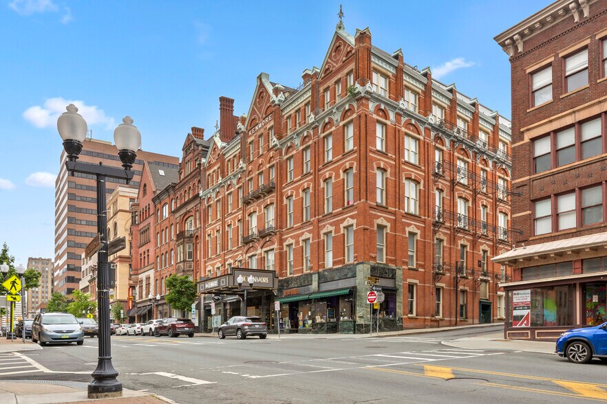 More Photos Of 76 N Pearl St, Albany Apartments For Lease