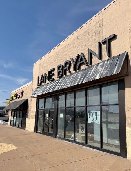 More Photos Of 3712 Call Field Rd, Wichita Falls Department Store For Lease
