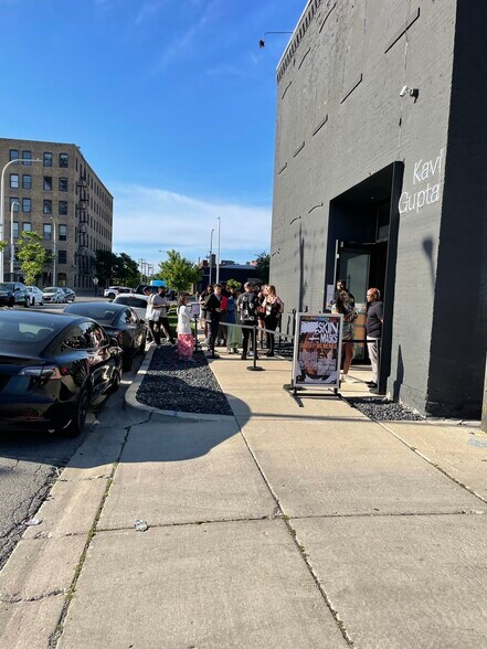 More Photos Of 219 N Elizabeth St, Chicago Showroom For Lease