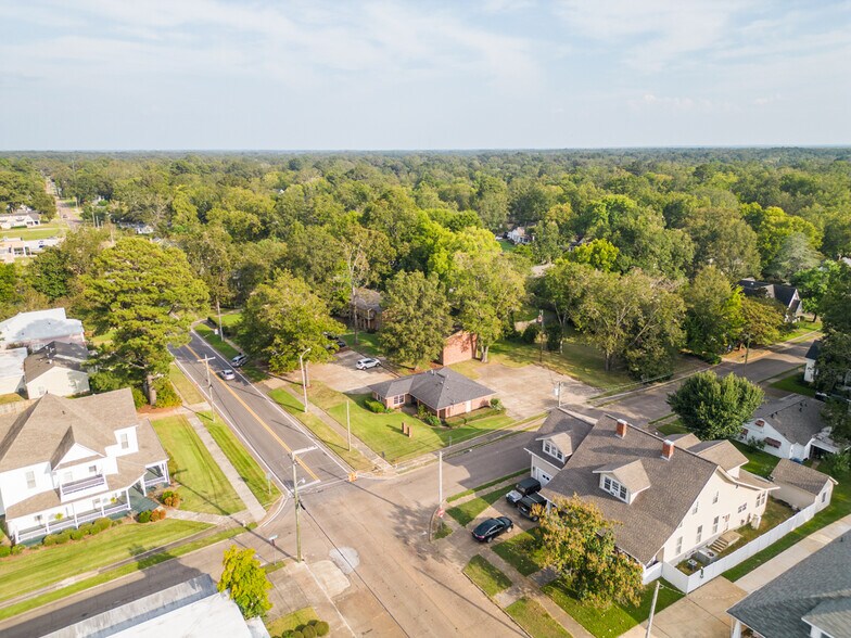 More Photos Of 900 E Broad St, West Point Office For Sale