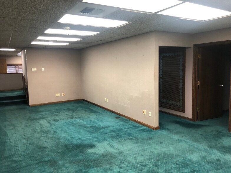 More Photos Of 1700 K St, Bakersfield Storefront Retail Office For Lease