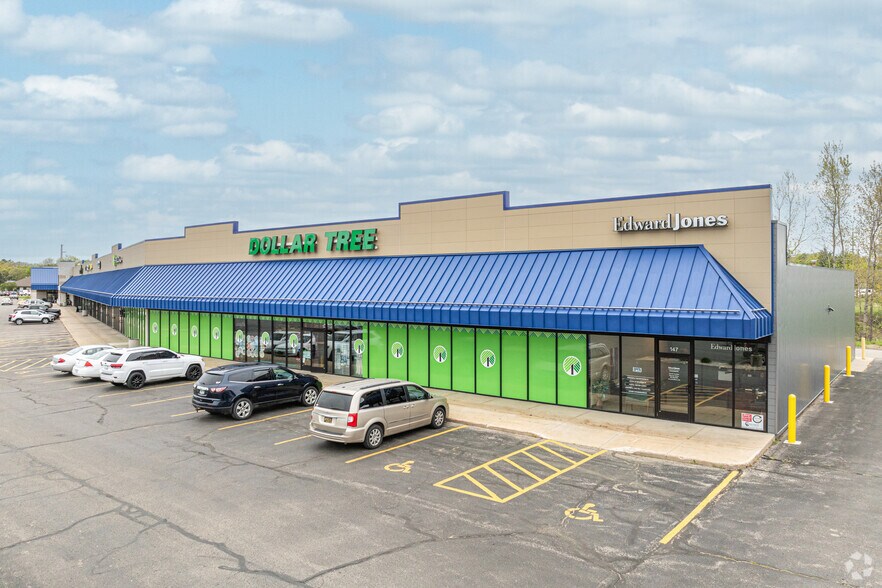 More Photos Of 147-193 W River Valley Dr, Newaygo Storefront For Lease