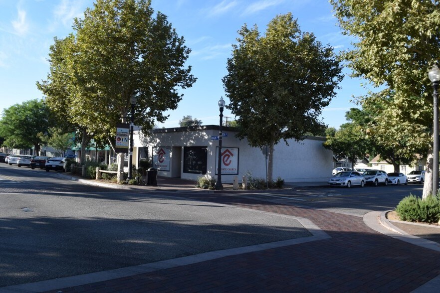 More Photos Of 24337-24339 Main St, Santa Clarita Storefront Retail Office For Sale