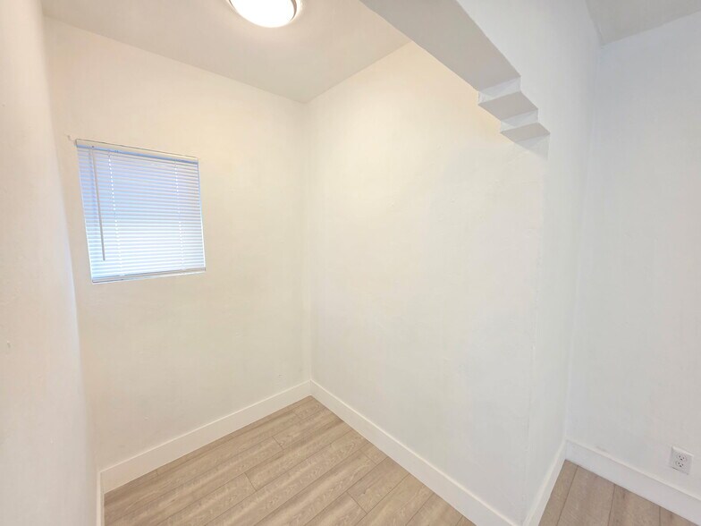 More Photos Of 560 NE 15th Ave, Fort Lauderdale Apartments For Sale