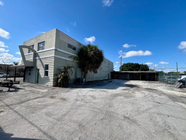 More Photos Of 2000 N Dixie Hwy, Hollywood Light Manufacturing For Sale