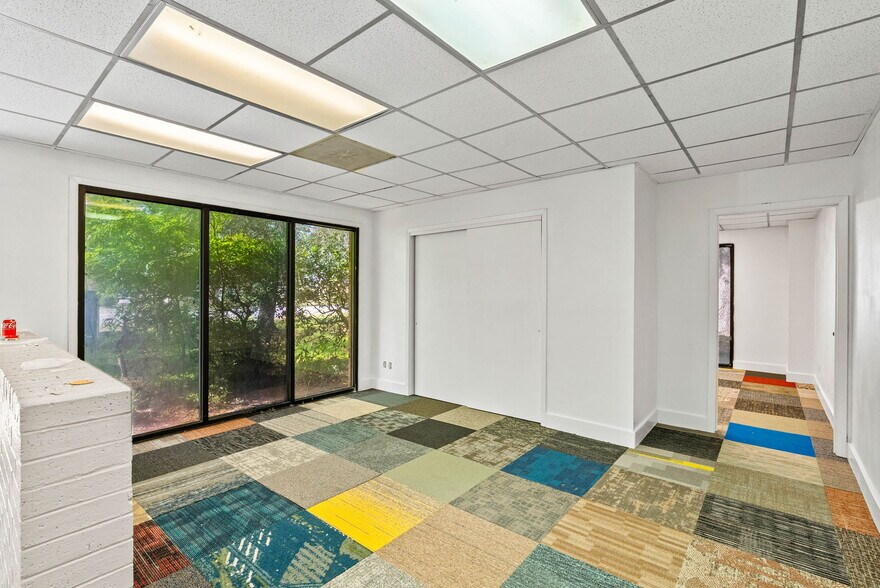 More Photos Of 3806 E Rio Grande St, Victoria Warehouse For Sale