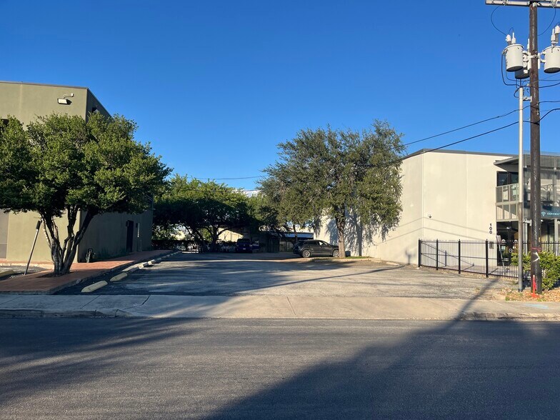 More Photos Of 1739 Citadell Plz, San Antonio Office For Lease