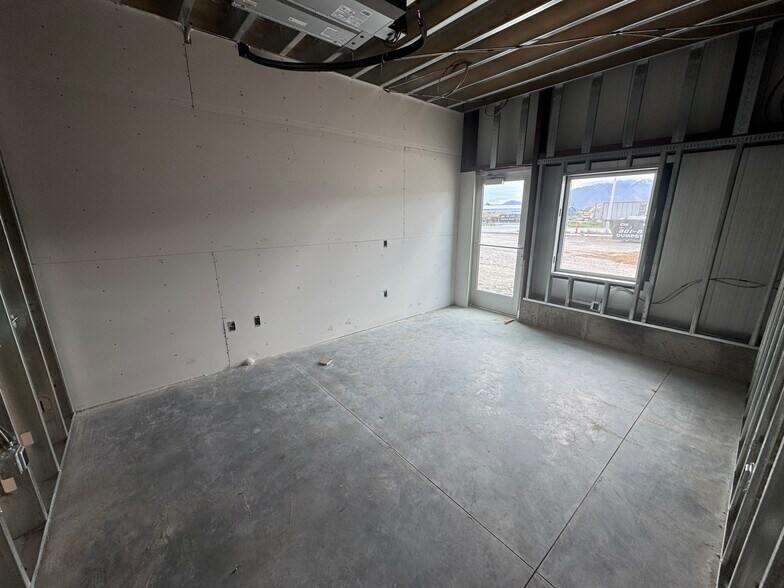 More Photos Of 87 American Way, Payson Industrial For Lease