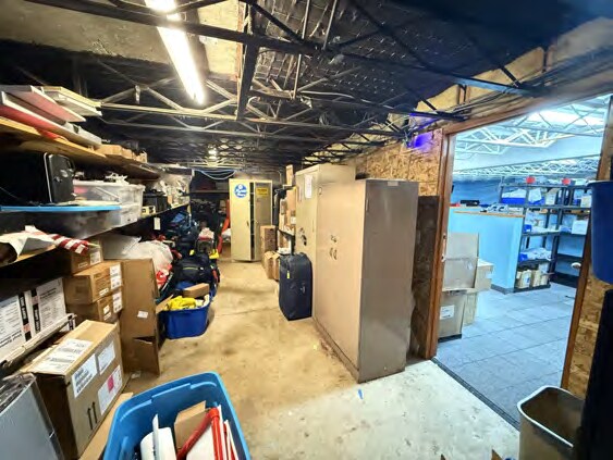 More Photos Of 922 S Park St, Madison Flex For Sale