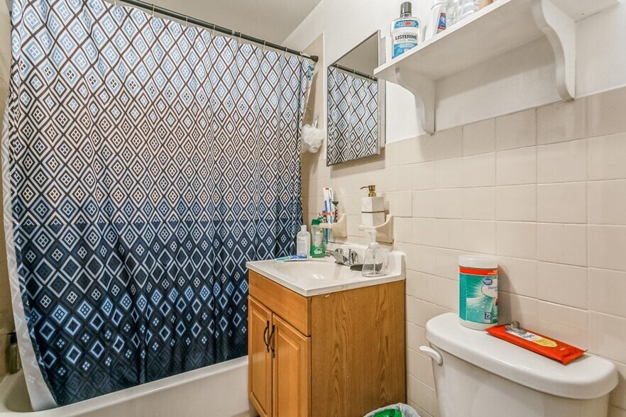 More Photos Of 2150 Fifth Ave, New York Storefront Retail Office For Sale