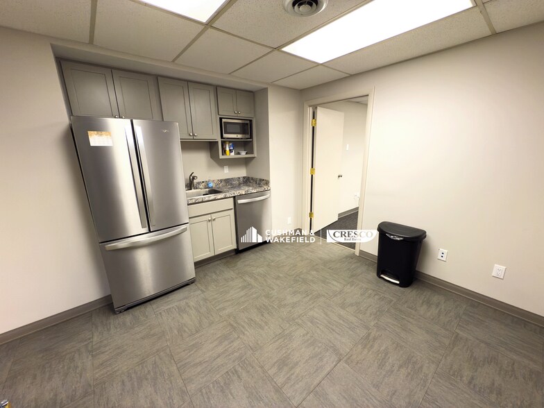 More Photos Of 5502 E Schaaf Rd, Independence Warehouse For Lease