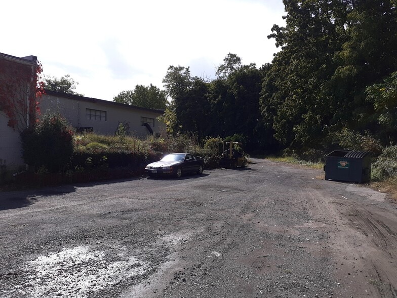 More Photos Of 31 Walnut St, New Windsor Township Industrial For Sale