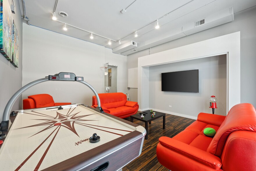 More Photos Of 2853 N Pulaski Rd, Chicago Storefront Retail Office For Sale