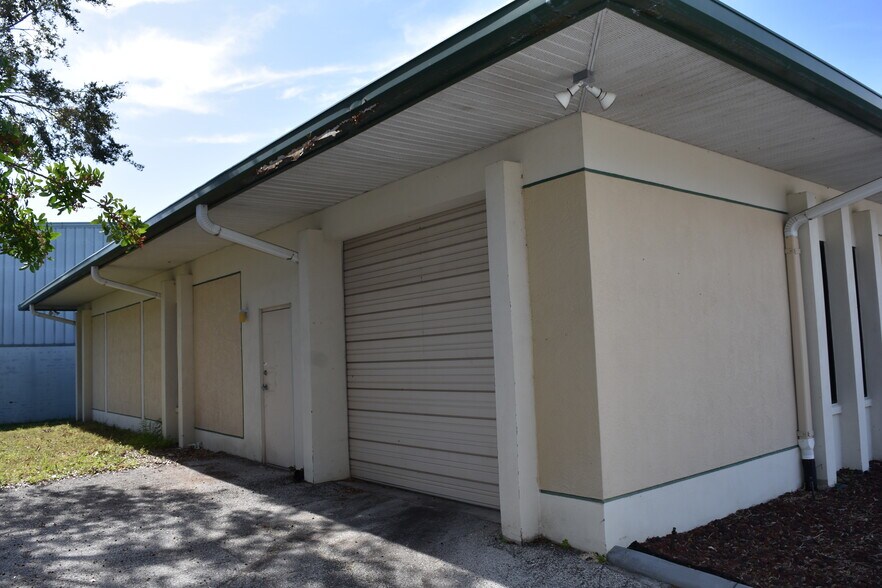 More Photos Of 325 Scarlett Blvd, Oldsmar Warehouse For Sale